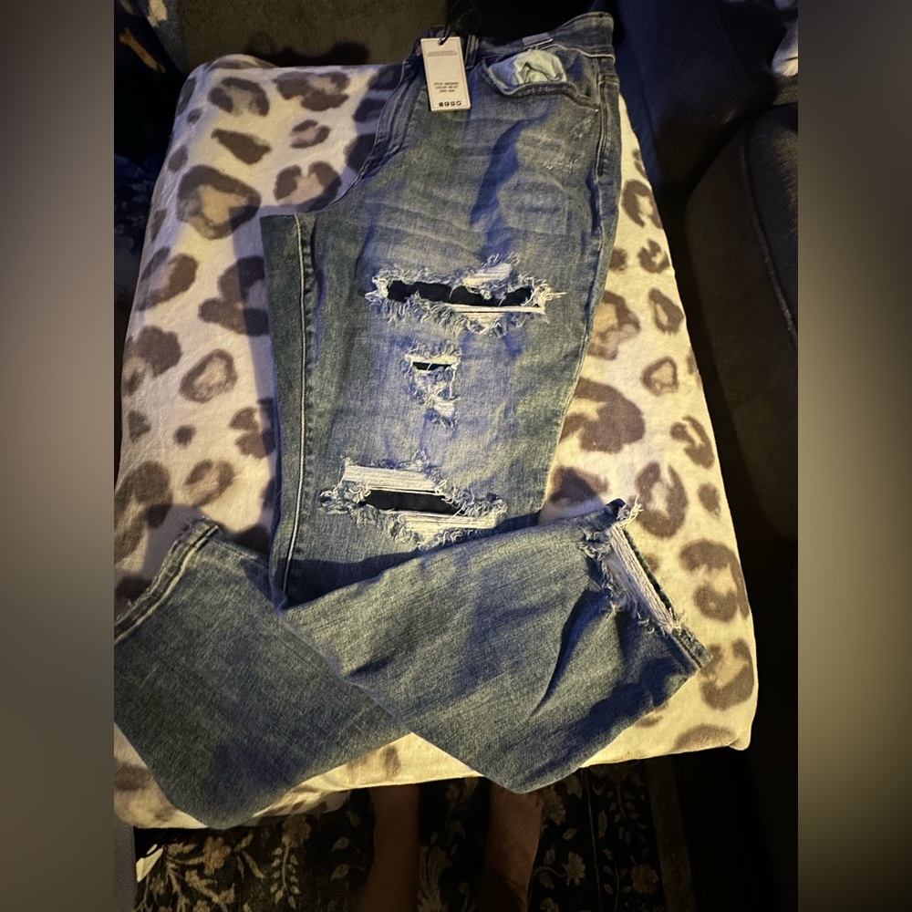 Judy Blue Ripped Boyfriend Jeans